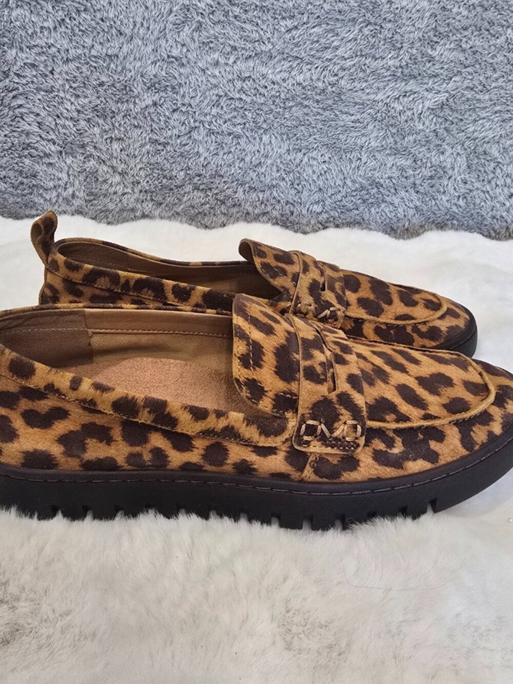 Vionic Uptown Loafer Tan Leopard Suede Women's Sizes NEW Mature Comfort - Picture 3 of 16